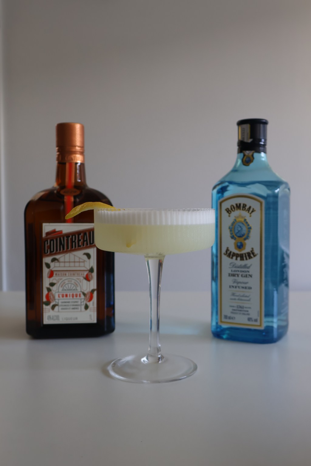 How to Make the Perfect White Lady Cocktail: A Classic Gin Drink with a Citrus&nbsp;Twist